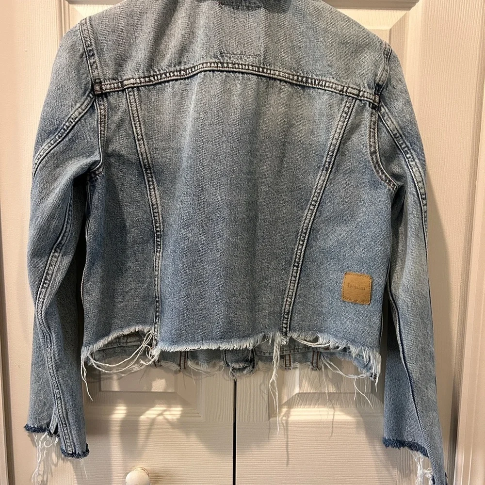 🌿 Pull&Bear Cropped Denim Jacket • Distressed Raw Hem Size Medium